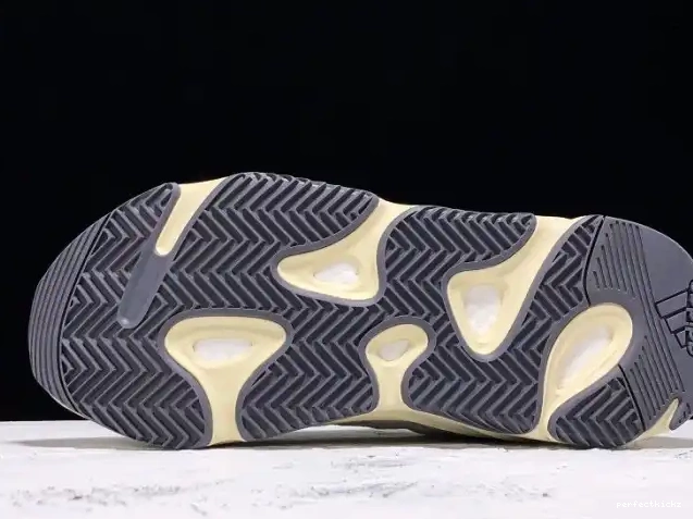 Boost Adidas EG7596 Analog Yeezy 700 0510